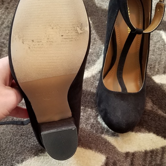 SOLD: Black suede heels 6.5 - Picture 4 of 5